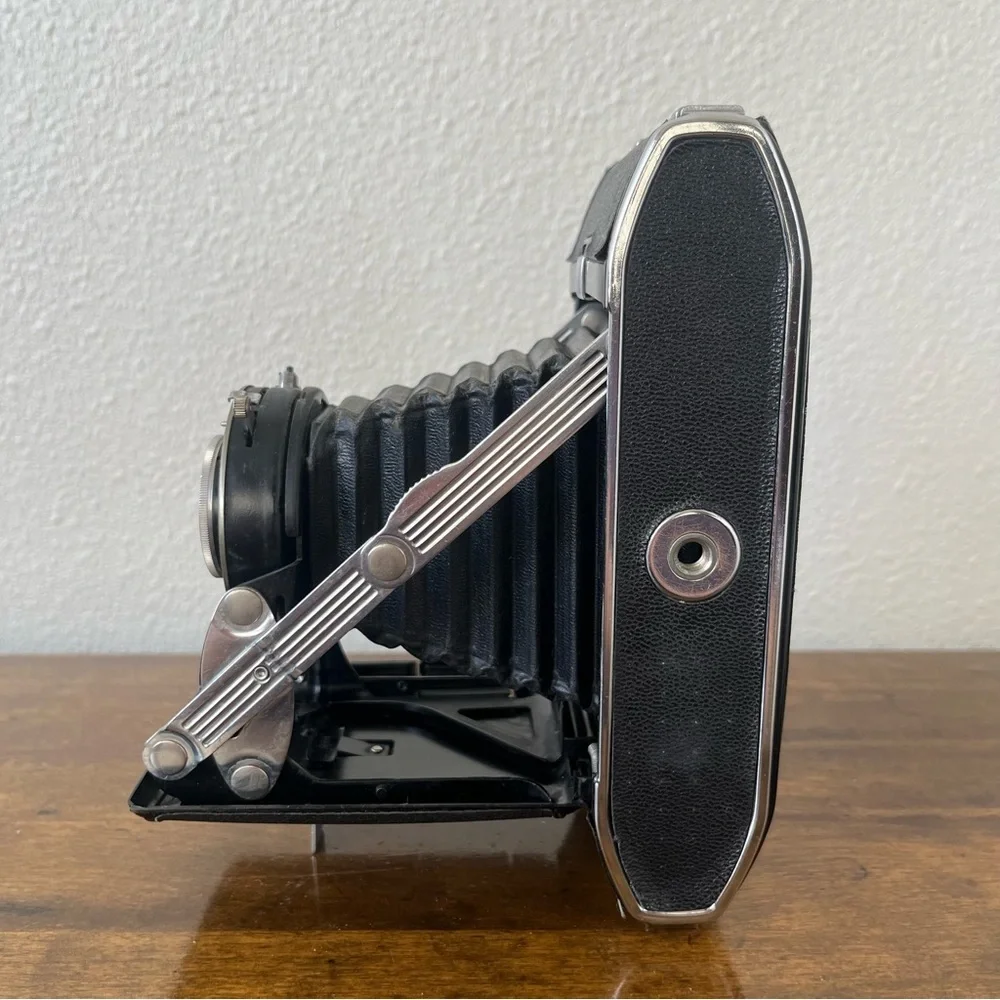 vintage Kodak Tourist Camera - Picture 5 of 10